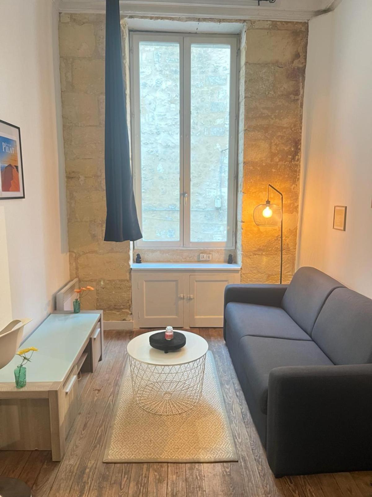 Bel Appartement Avec Mezzanine En Plein Centre De بوردو المظهر الخارجي الصورة